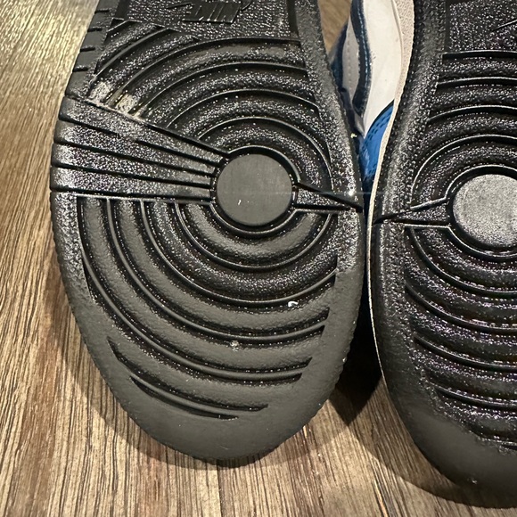 Kids Jordan Retro 1 - Picture 12 of 13